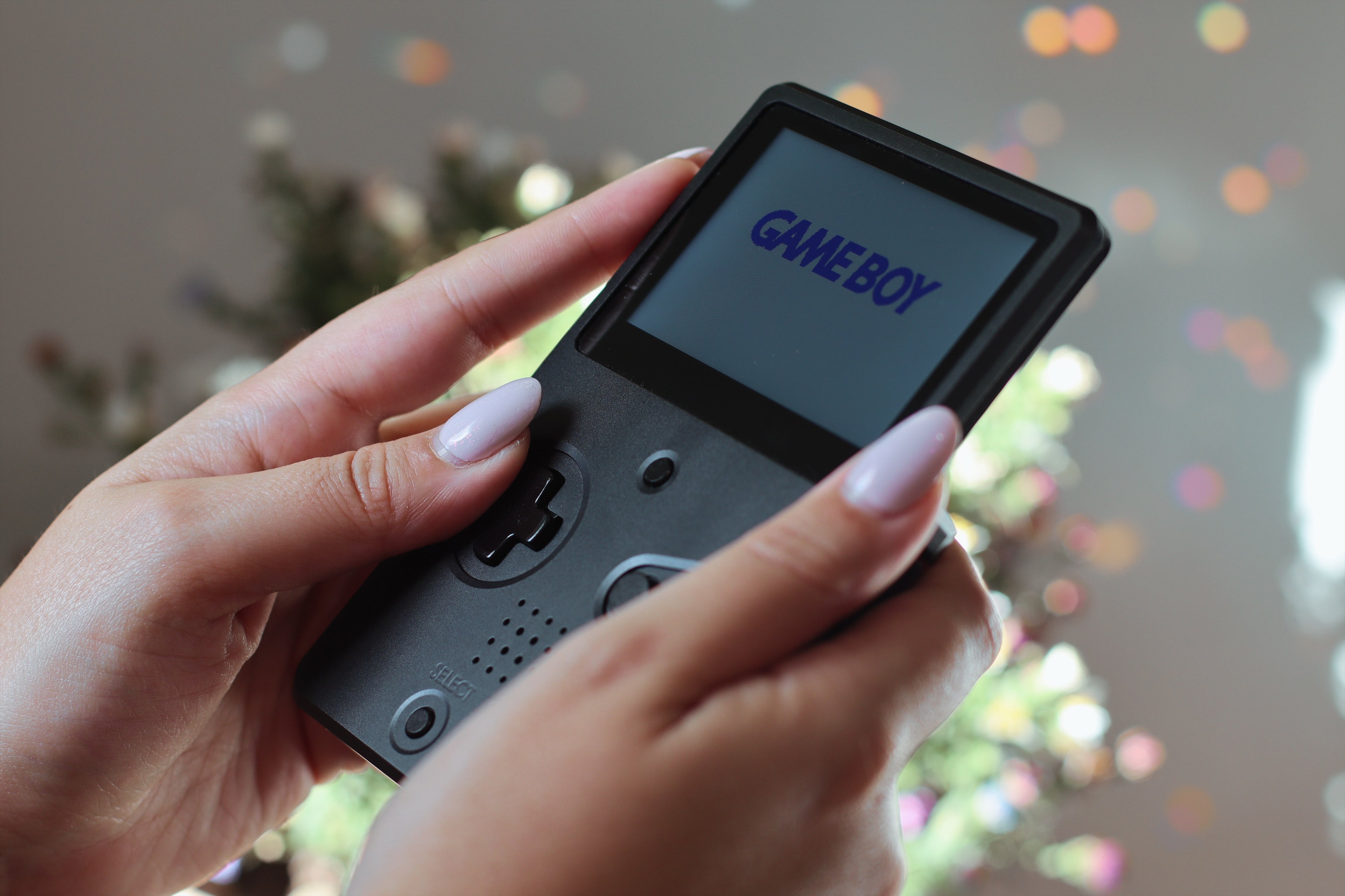 Gameboy Advance SP “Unhinged V2” de BoxyPixel (Carcasa metalíca)