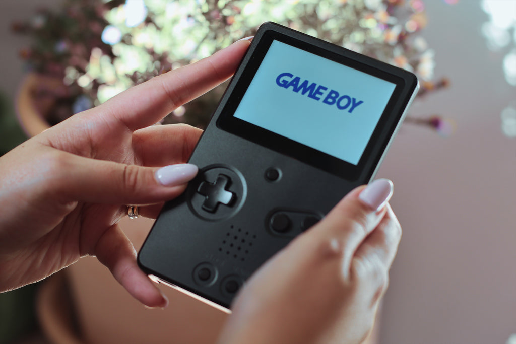 Gameboy Advance SP “Unhinged V2” de BoxyPixel (Carcasa metalíca)