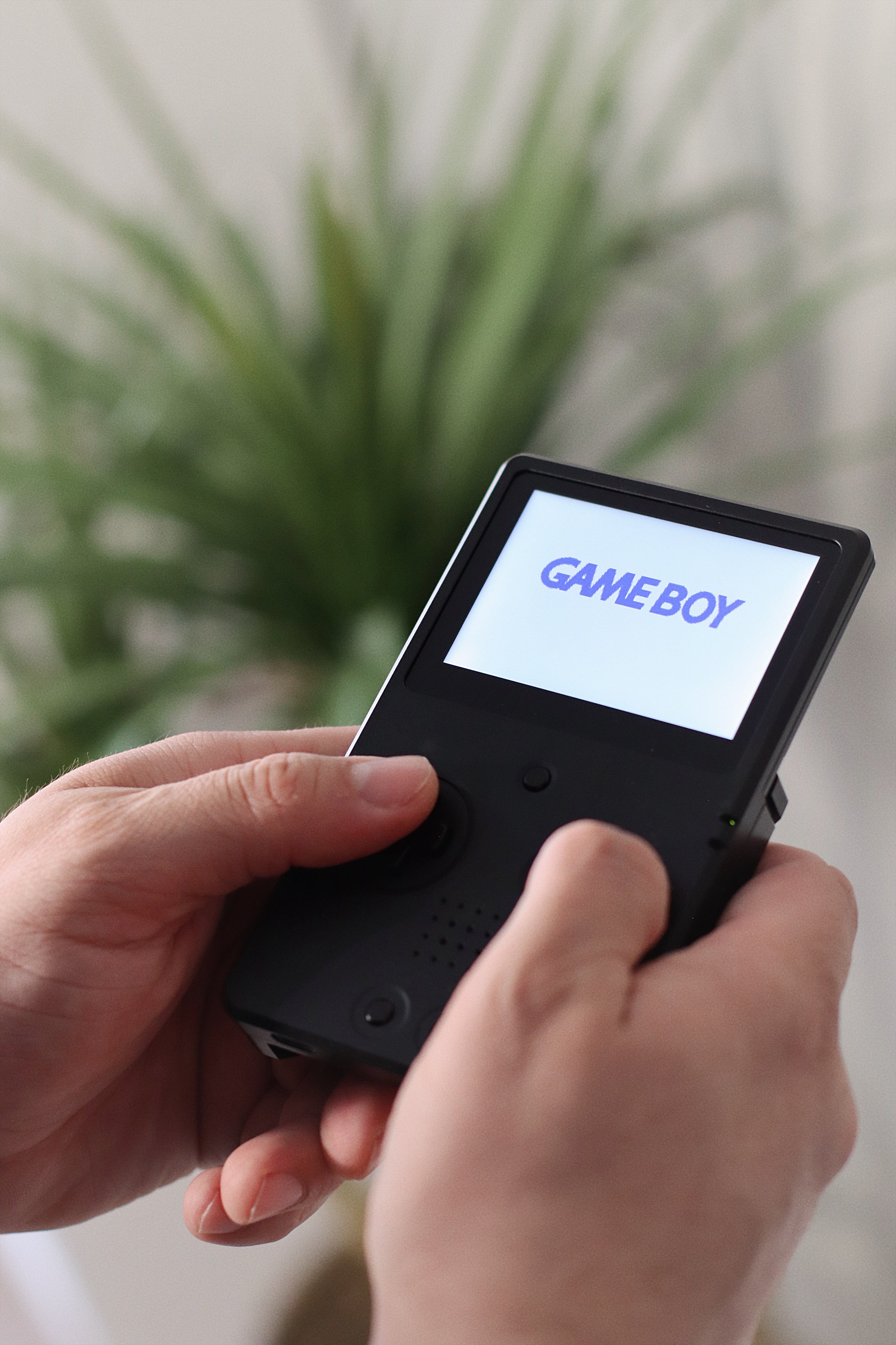 Gameboy Advance SP “Unhinged V2” de BoxyPixel (Carcasa metalíca)