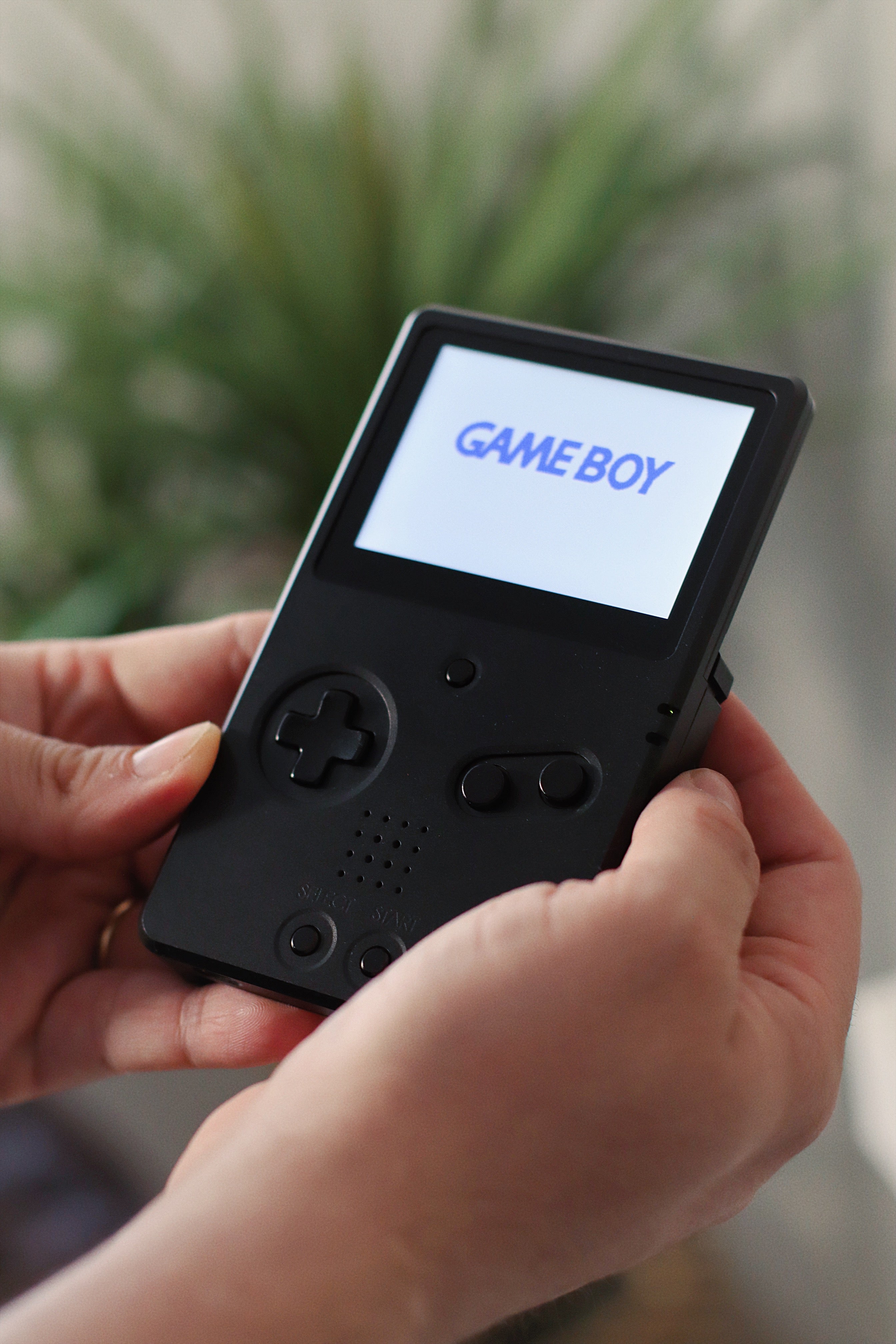 Gameboy Advance SP “Unhinged V2” de BoxyPixel (Carcasa metalíca)