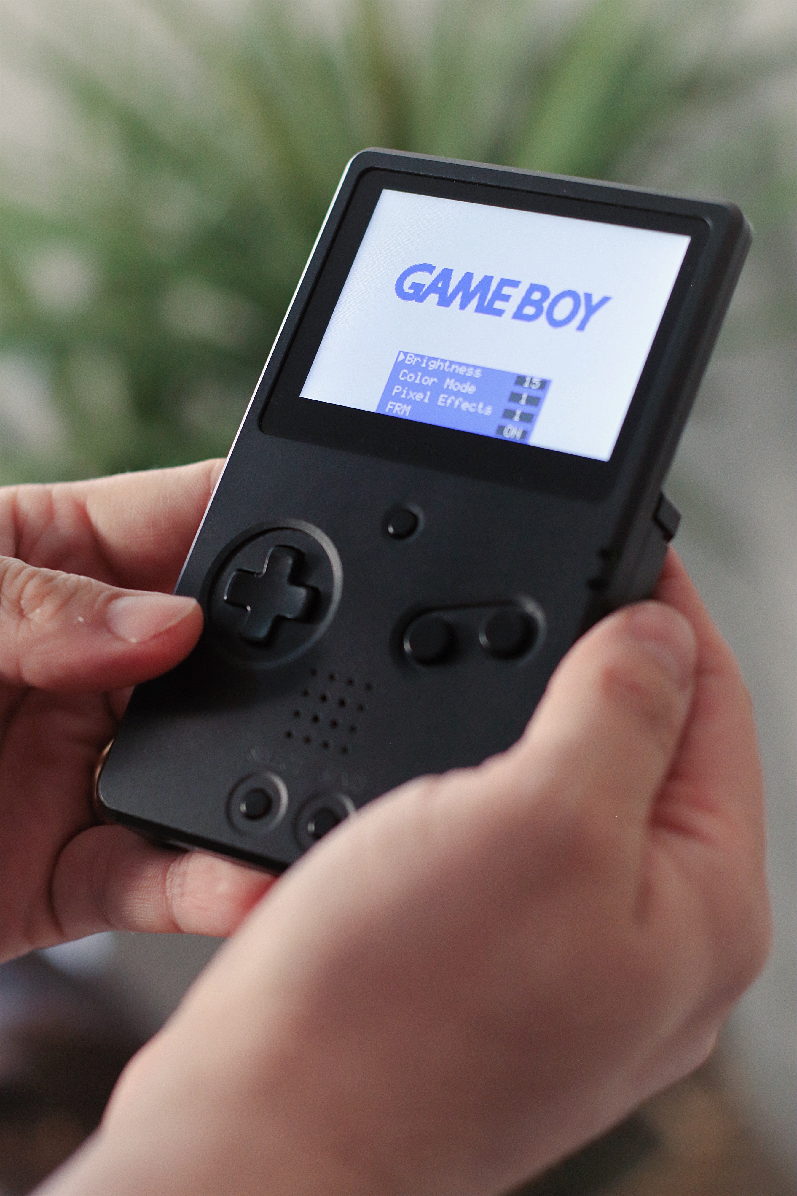 Gameboy Advance SP “Unhinged V2” de BoxyPixel (Carcasa metalíca)